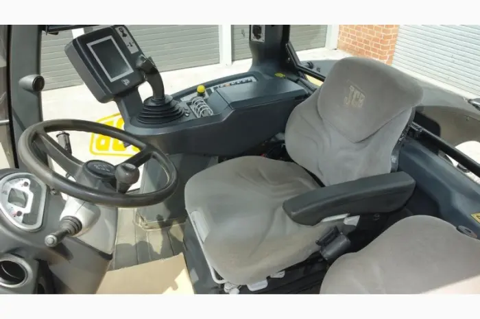 Трактор JCB Fastrac 7230 P-TRONIC- фото № 5