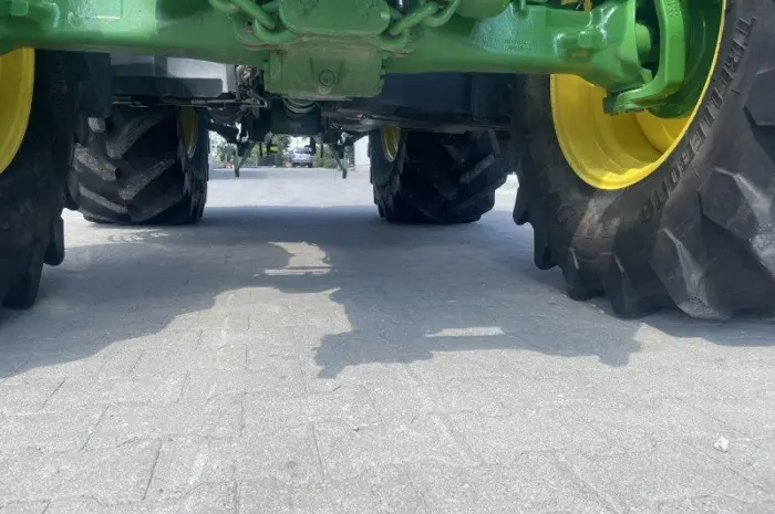 Трактор John Deere 6215 R- фото № 10