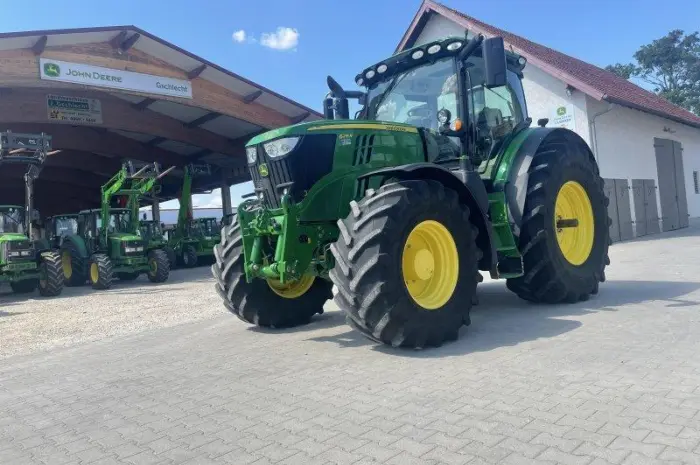 Трактор John Deere 6215 R- фото № 2