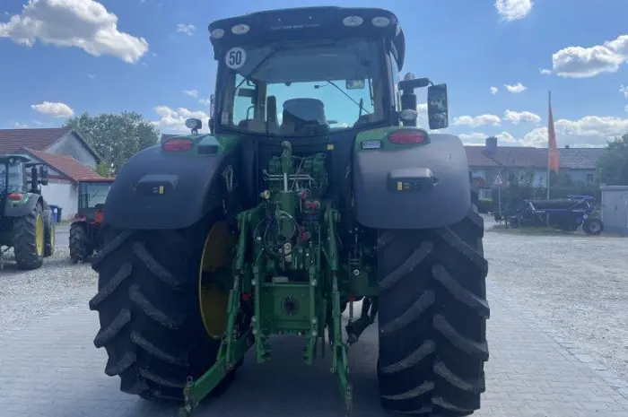 Трактор John Deere 6215 R- фото № 4
