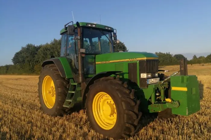 Трактор John Deere 7700- фото № 1