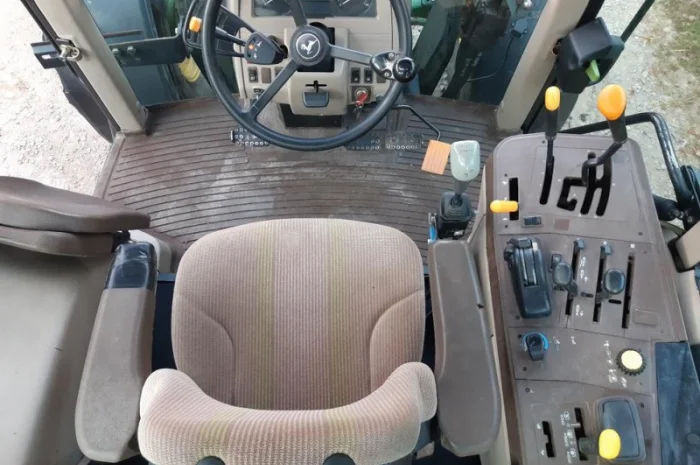 Трактор John Deere 6220 SE- фото № 7