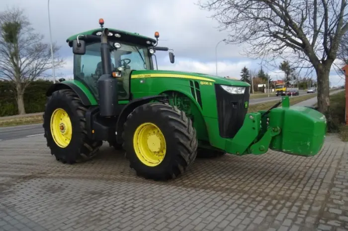 Трактор John Deere 8335R- фото № 4