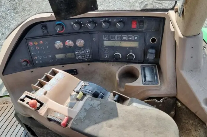 Трактор John Deere 8400T- фото № 11