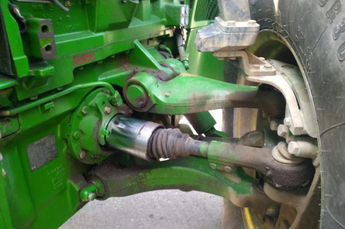 Трактор колісний John Deere 8220- фото № 2