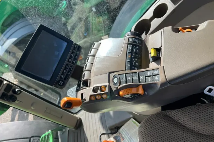 Трактор колісний John Deere 7230R- фото № 4