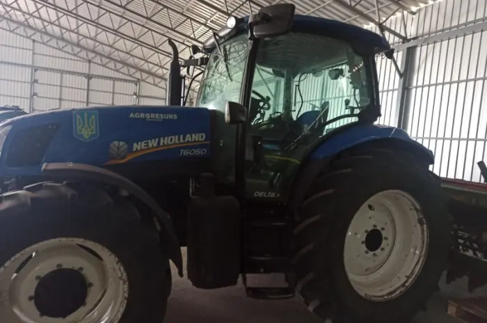 Трактор колісний New Holland T6050- фото № 3