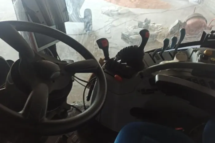 Трактор колісний New Holland T6050- фото № 6