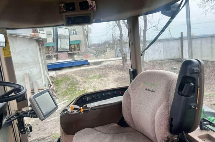 Трактор колісний John Deere 8520- фото № 10