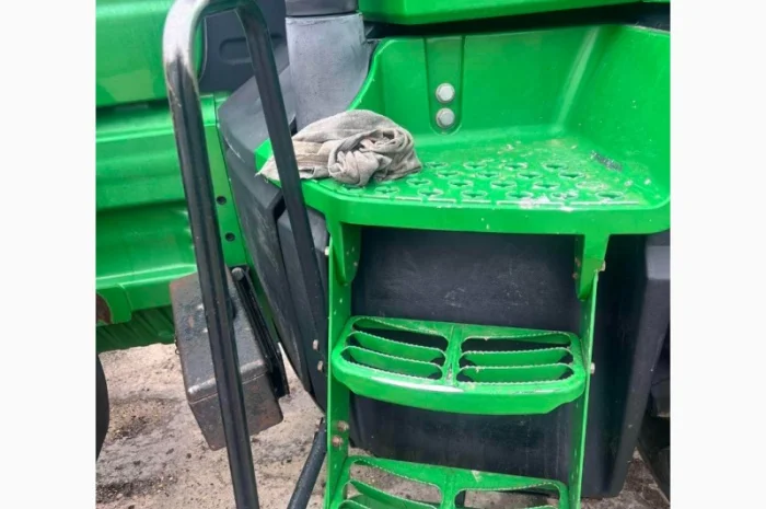 Трактор колісний John Deere 8520- фото № 15