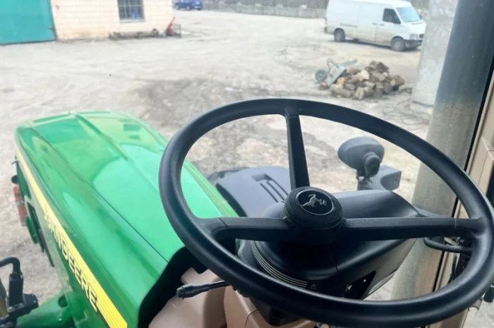 Трактор колісний John Deere 8520- фото № 7