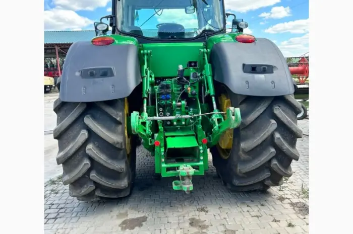 Колісний трактор John Deere 8370R- фото № 2