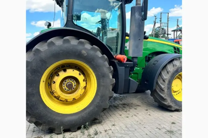 Колісний трактор John Deere 8370R- фото № 4