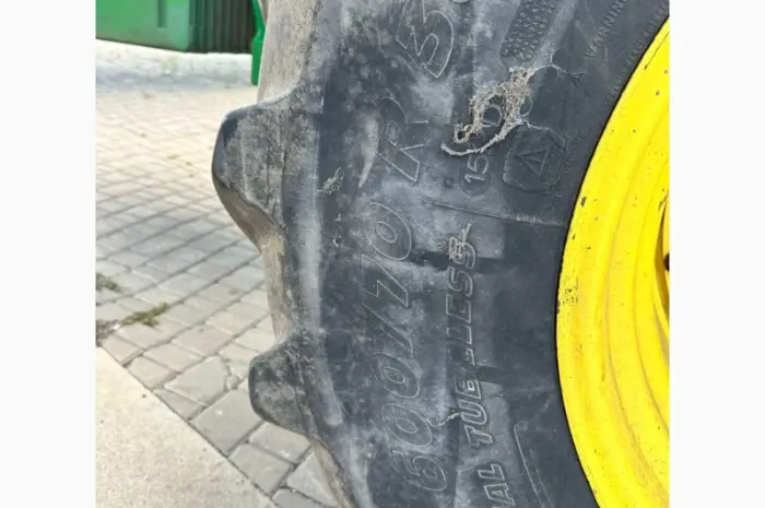 Колісний трактор John Deere 8370R- фото № 5