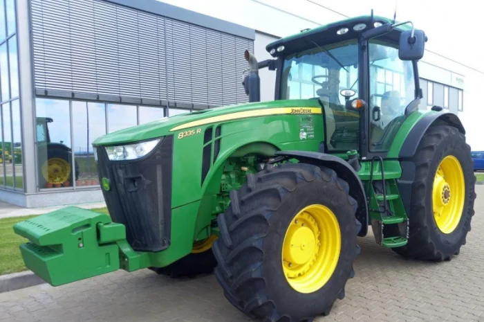 Трактор John Deere 8335R (2012)- фото № 2