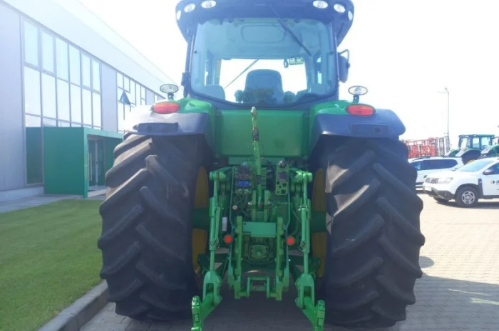Трактор John Deere 8335R (2012)- фото № 3