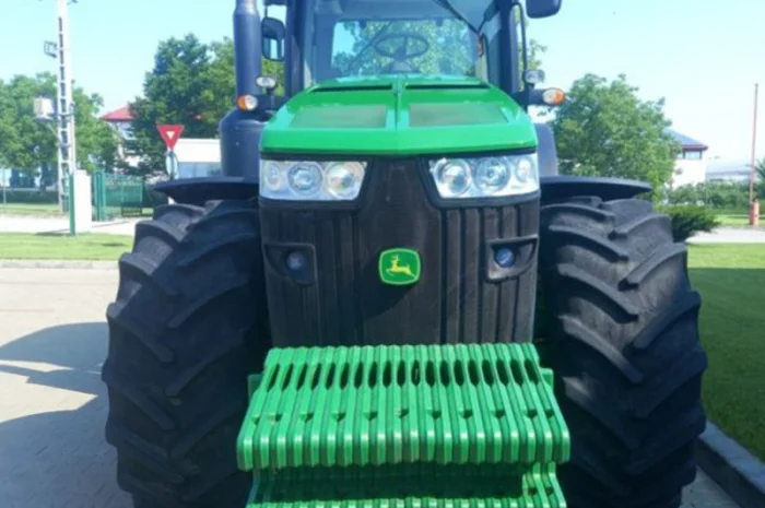 Трактор John Deere 8335R (2012)- фото № 4