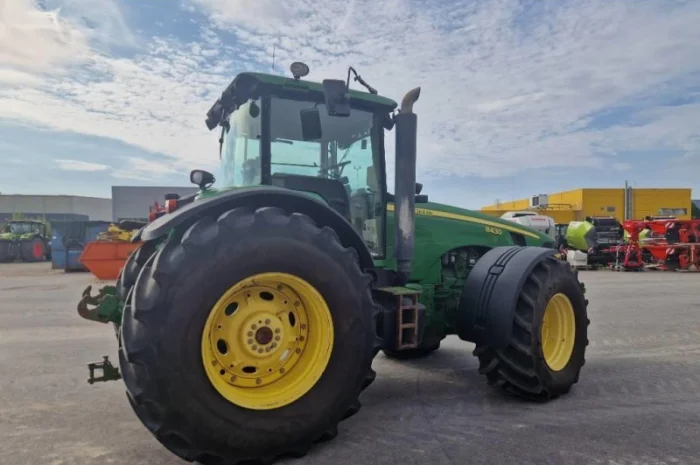 Трактор John Deere 8430 (2007)- фото № 5