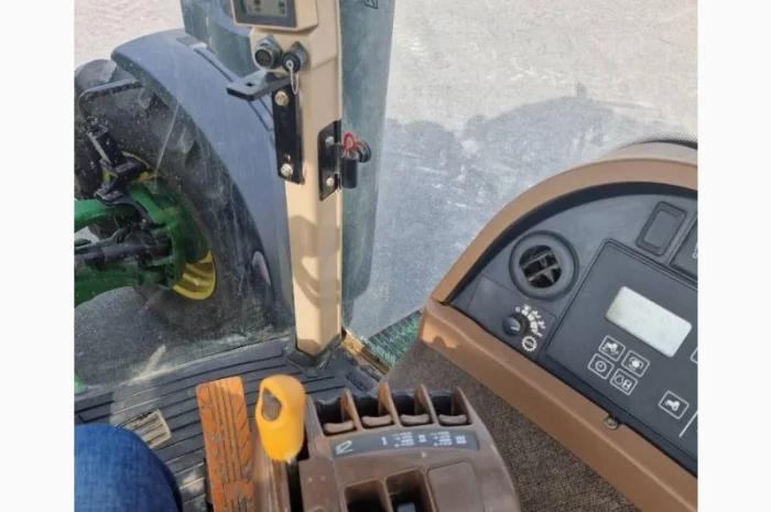 Трактор John Deere 8430 (2007)- фото № 11