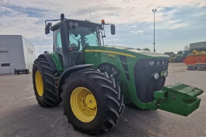 Трактор John Deere 8430 (2007)- фото № 1