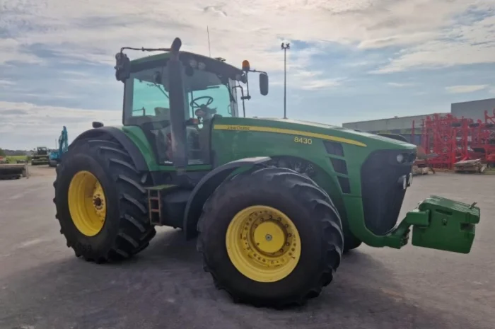 Трактор John Deere 8430 (2007)- фото № 3