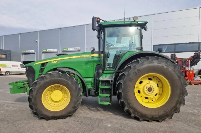 Трактор John Deere 8430 (2007)- фото № 8
