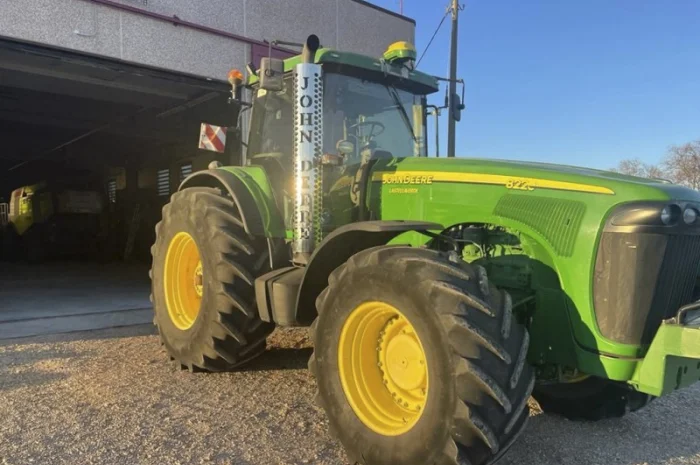 Трактор John Deere 8220 (2005)- фото № 2