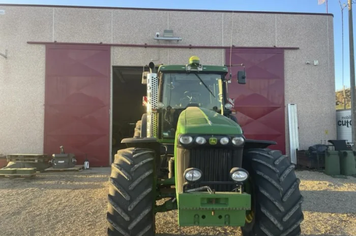 Трактор John Deere 8220 (2005)- фото № 3