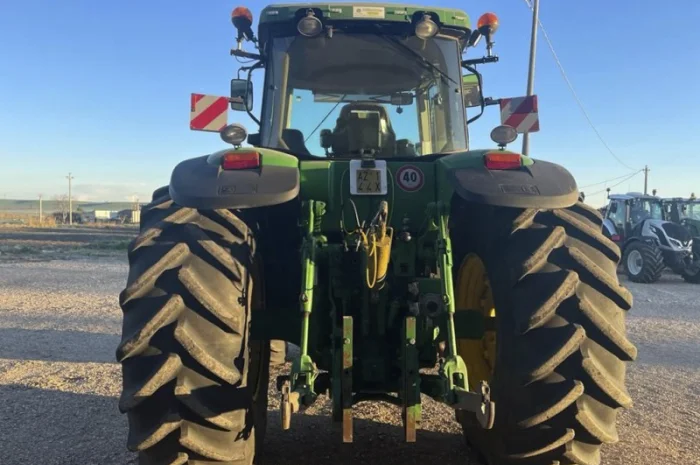 Трактор John Deere 8220 (2005)- фото № 4