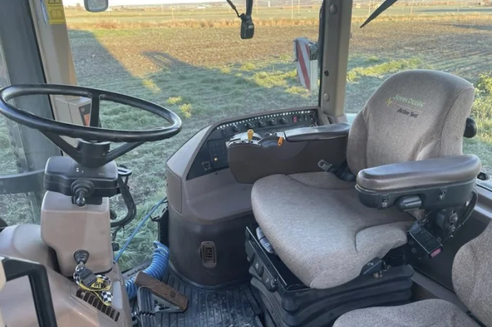 Трактор John Deere 8220 (2005)- фото № 5