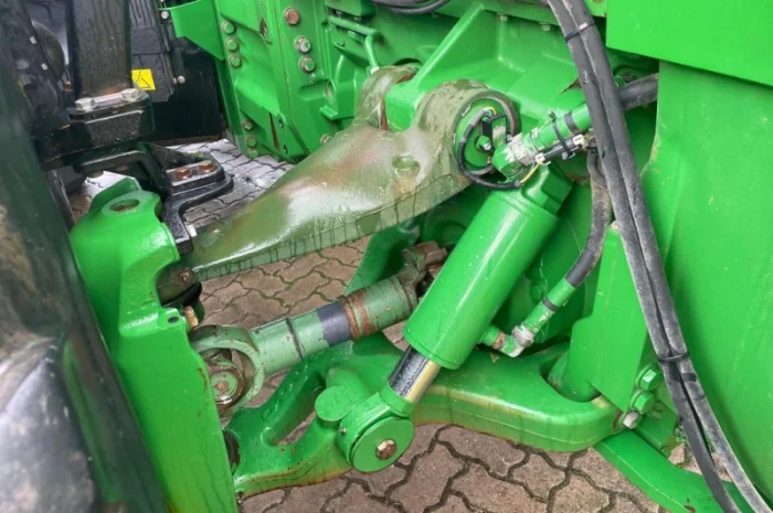 Трактор John Deere 8335R (2011) - PowerShift- фото № 12