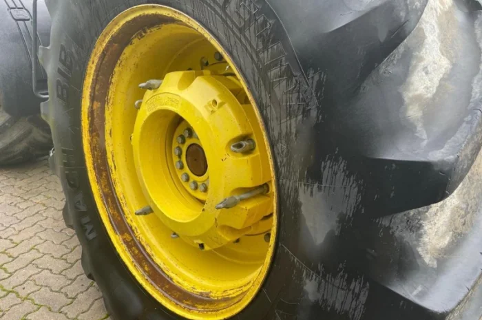 Трактор John Deere 8335R (2011) - PowerShift- фото № 2