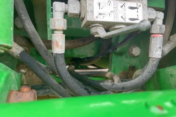 Трактор John Deere 8335R (2011) - PowerShift- фото № 11