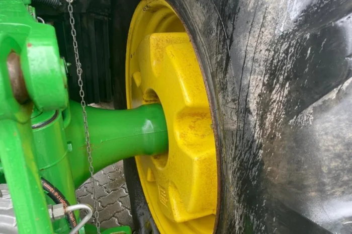 Трактор John Deere 8335R (2011) - PowerShift- фото № 10