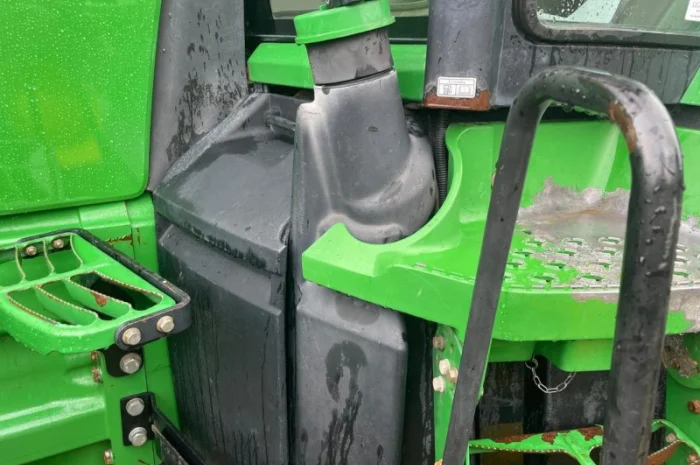 Трактор John Deere 8335R (2011) - PowerShift- фото № 9