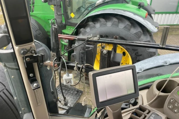 Трактор John Deere 8335R (2011) - PowerShift- фото № 4