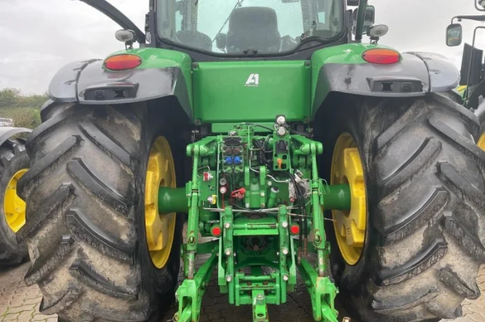 Трактор John Deere 8335R (2011) - PowerShift- фото № 17