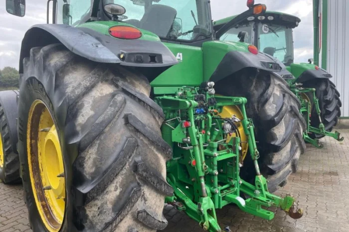 Трактор John Deere 8335R (2011) - PowerShift- фото № 14