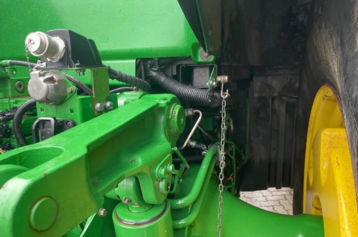 Трактор John Deere 8335R (2011) - PowerShift- фото № 13