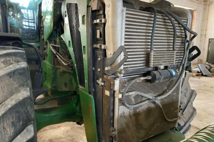 Трактор John Deere 8430 (2009)- фото № 2