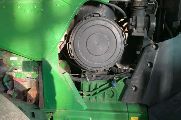 Трактор John Deere 8430 (2009)- фото № 9