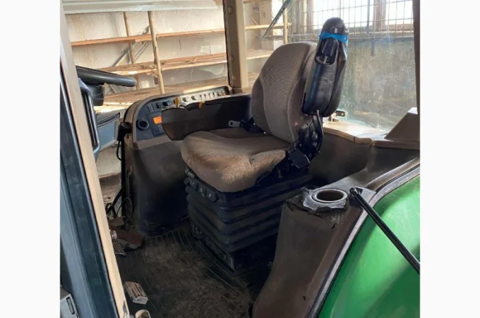 Трактор John Deere 8430 (2009)- фото № 8