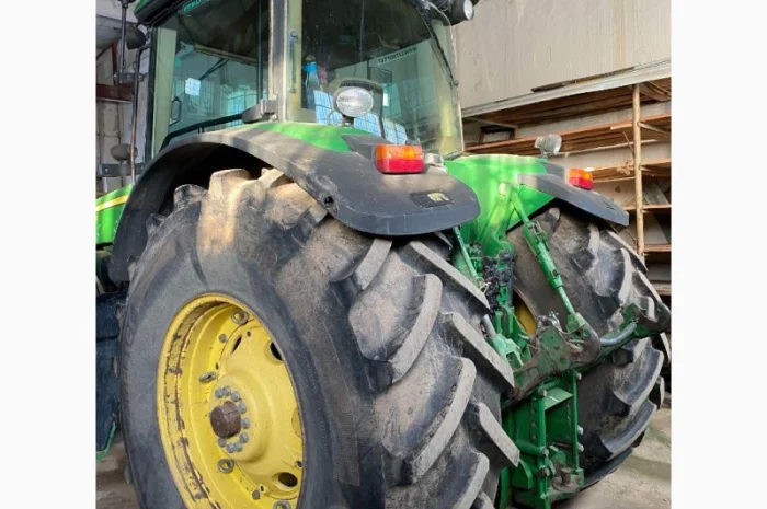 Трактор John Deere 8430 (2009)- фото № 19