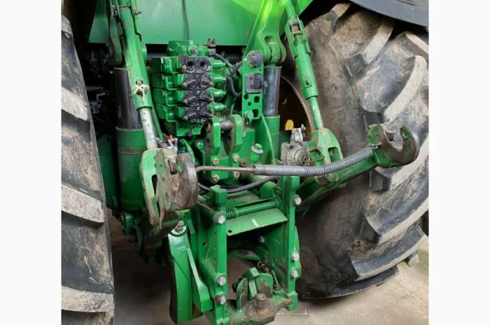 Трактор John Deere 8430 (2009)- фото № 18