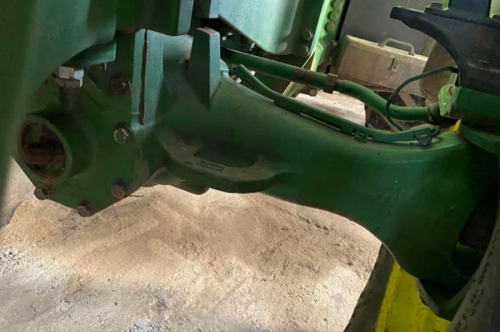 Трактор John Deere 8430 (2009)- фото № 15