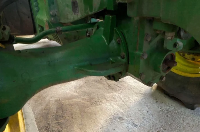 Трактор John Deere 8430 (2009)- фото № 14