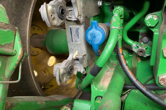 Трактор John Deere 8430 (2009)- фото № 13