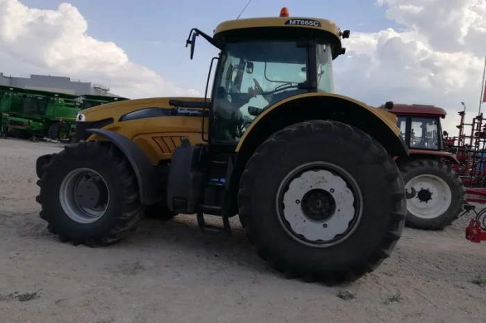 Трактор Challenger MT665C- фото № 2