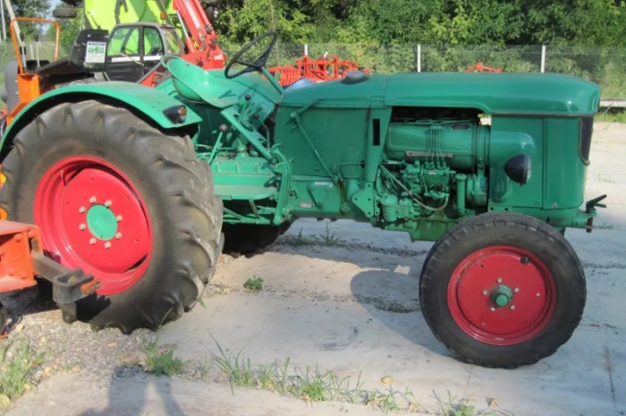 Трактор DEUTZ-FAHR D50- фото № 1