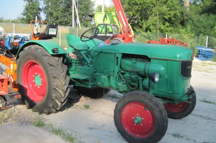 Трактор DEUTZ-FAHR D50- фото № 2